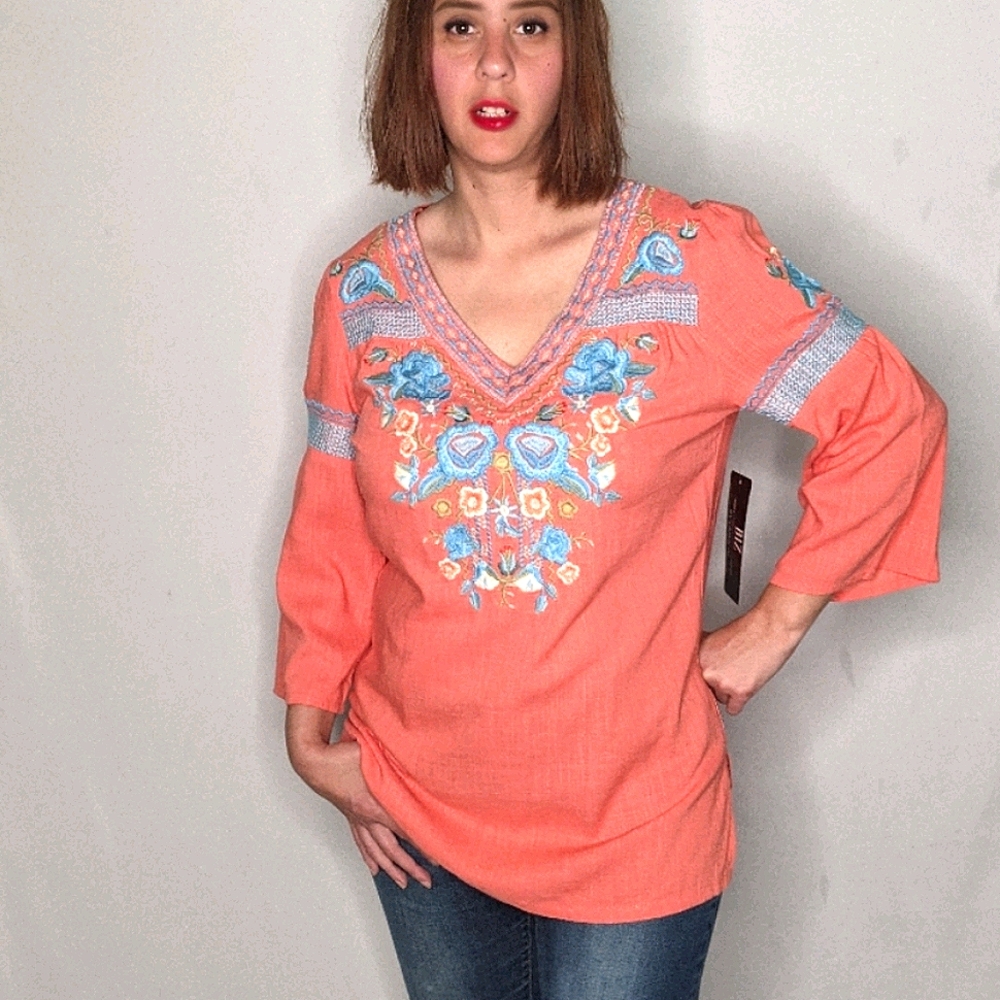 NWT ~ PAPARAZZI BY BIZ Boho Embroidered Tunic Top